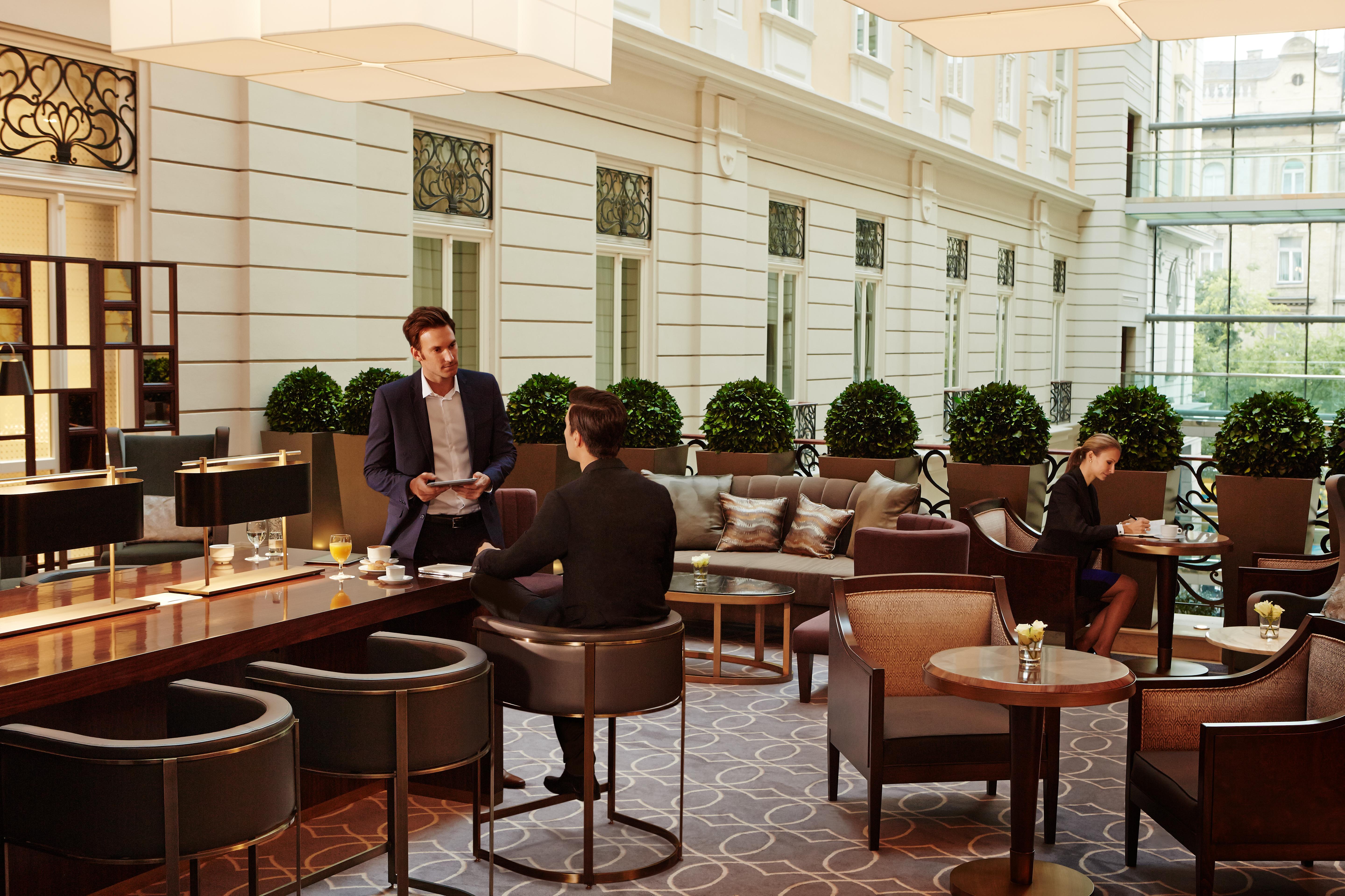 Corinthia Budapest Exterior photo The Concourse