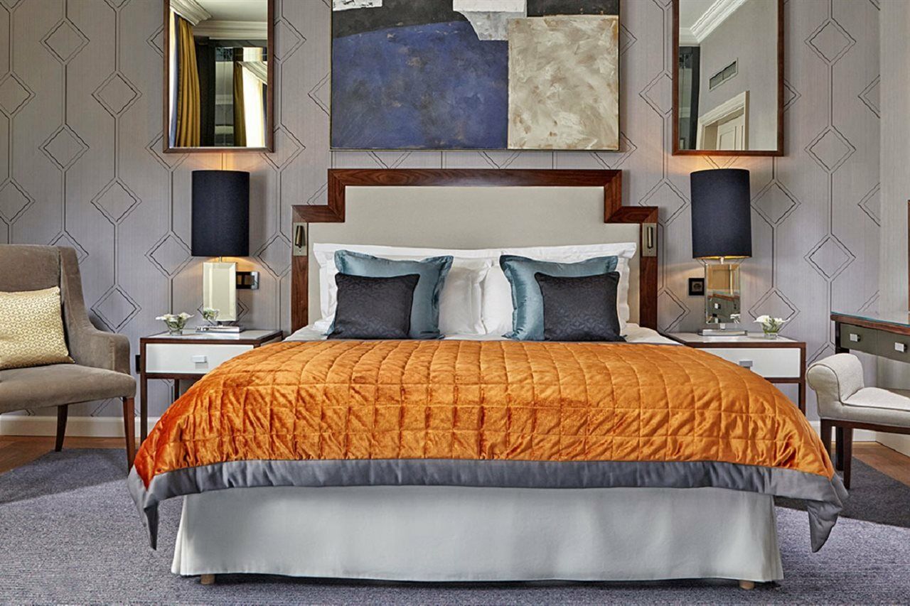 Corinthia Budapest Exterior photo A bed with a bed skirt